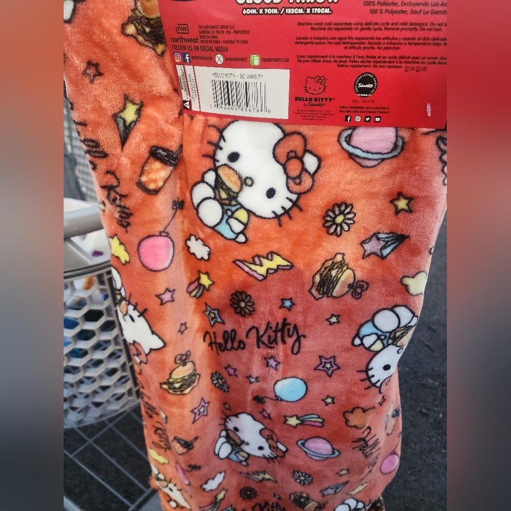 Hello Kitty Hamburger Cloud Throw
